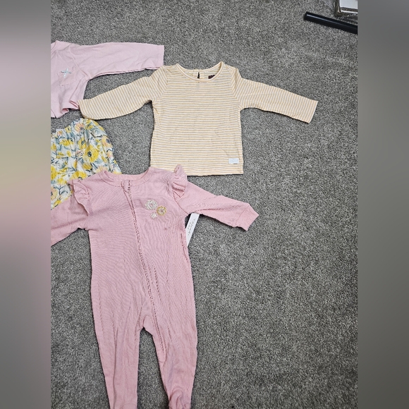 Nwt & Nwot Baby Girl Clothing Bundle 9–12 Months | 4-Piece Mixed Brand Set - Picture 4 of 5